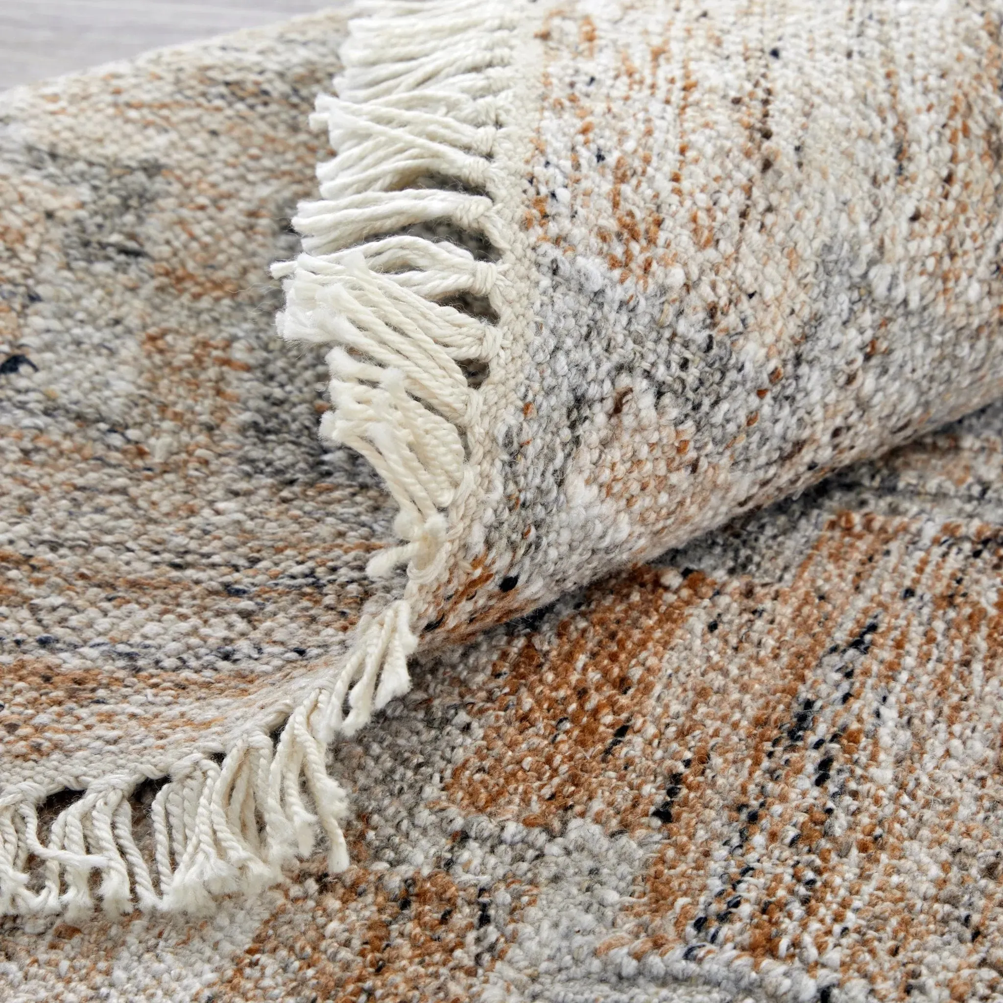 Beckett 8900787F Tan/Gray Rug