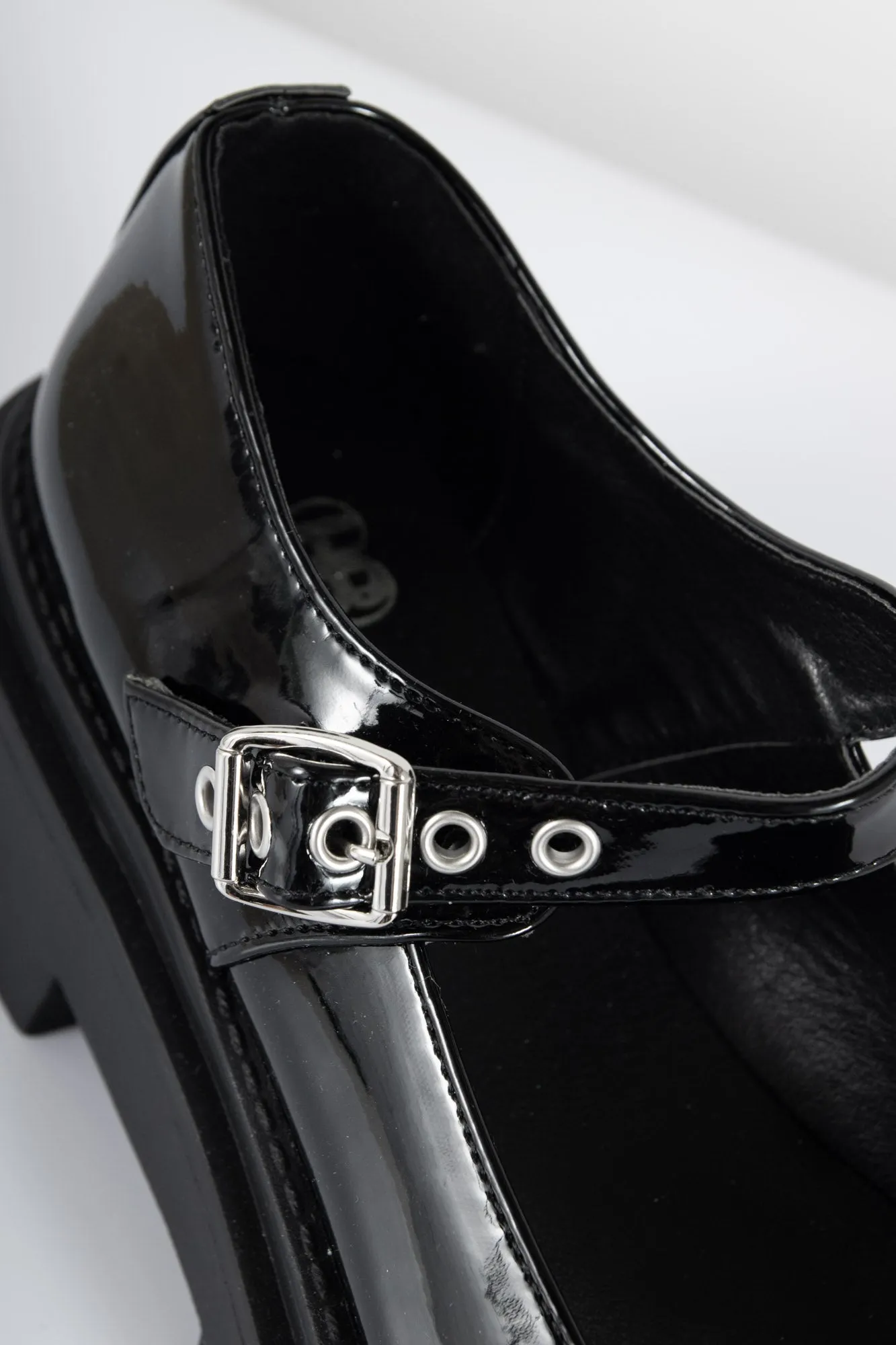 Heartbreak Chunky Flat Shoes in Black